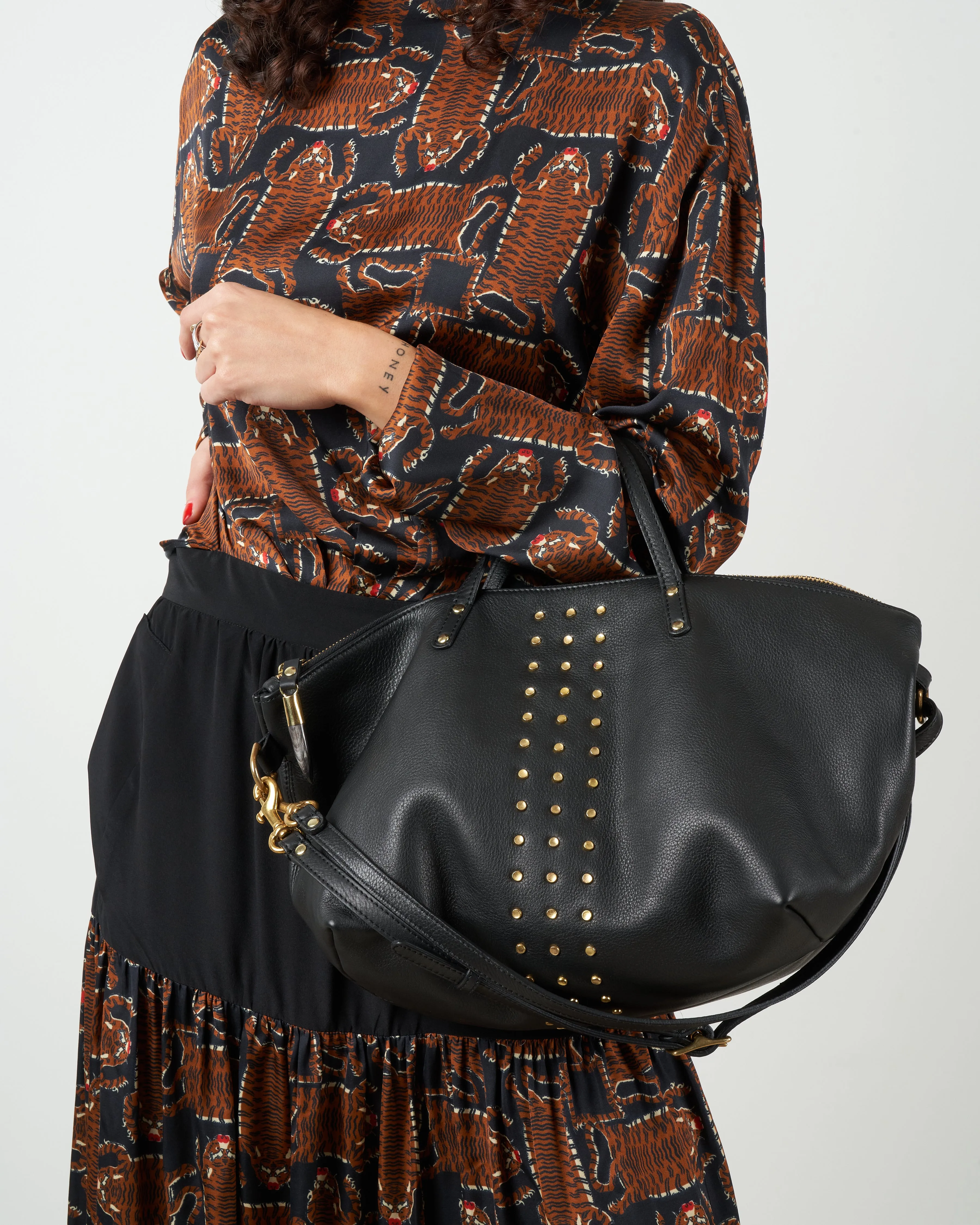 brass stud devon holdall bag - black