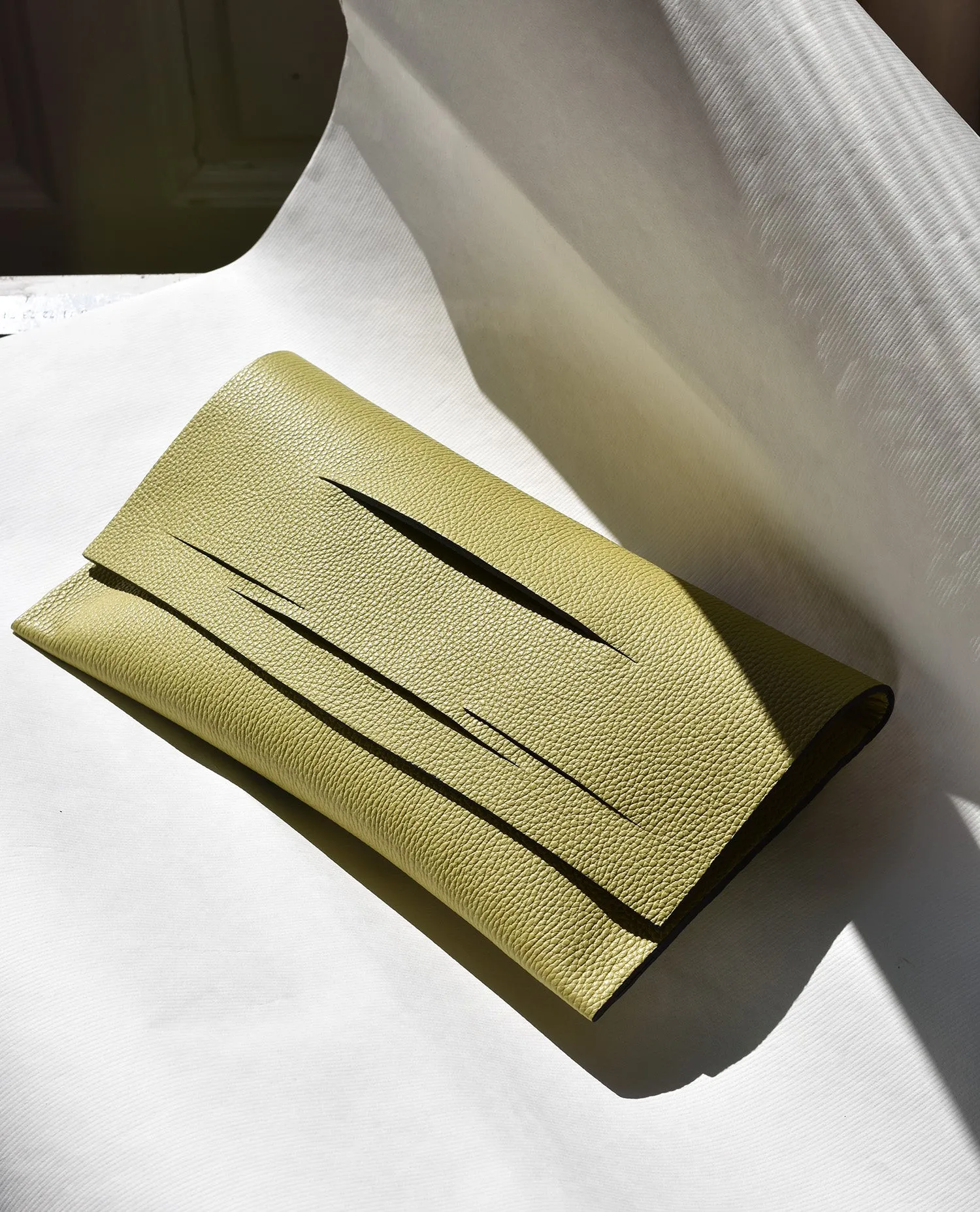 Diagonal Slashed Clutch Borítéktáska - Size   Colour Options