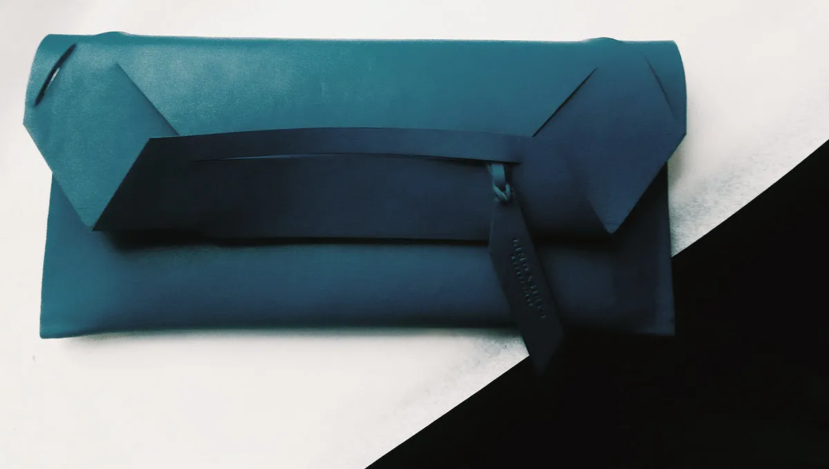 Diagonal Slashed Clutch Borítéktáska - Size   Colour Options