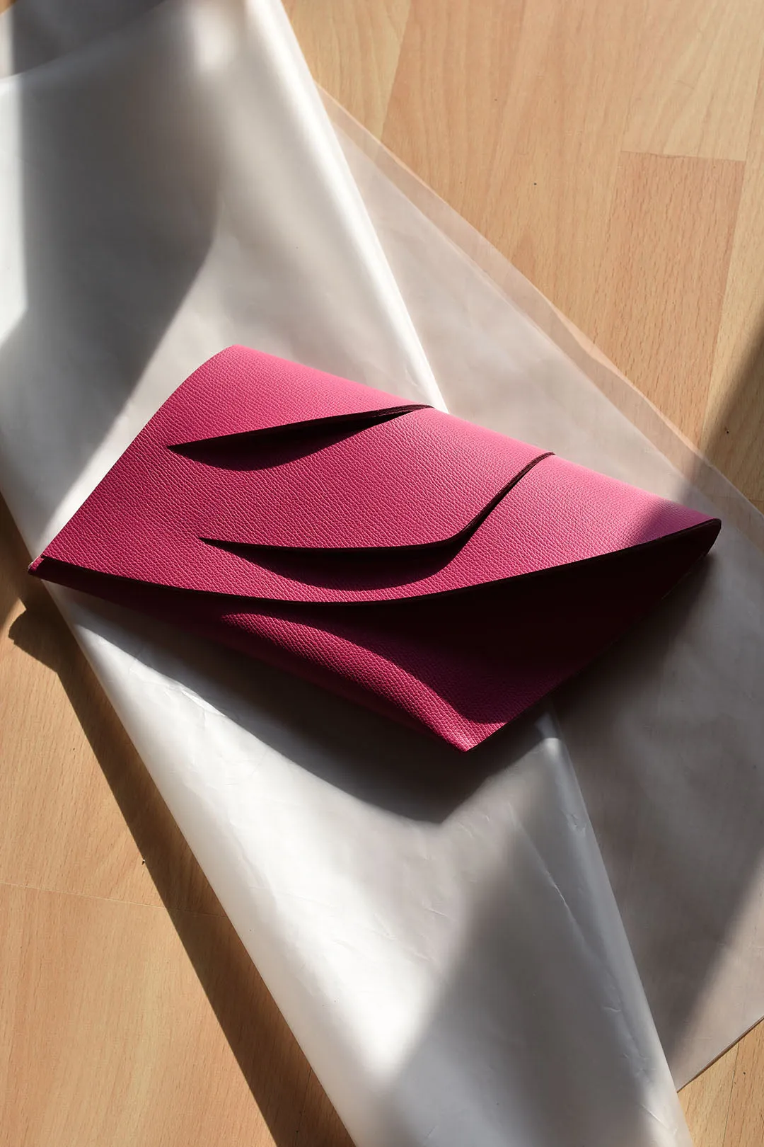 Diagonal Slashed Clutch Borítéktáska - Size   Colour Options