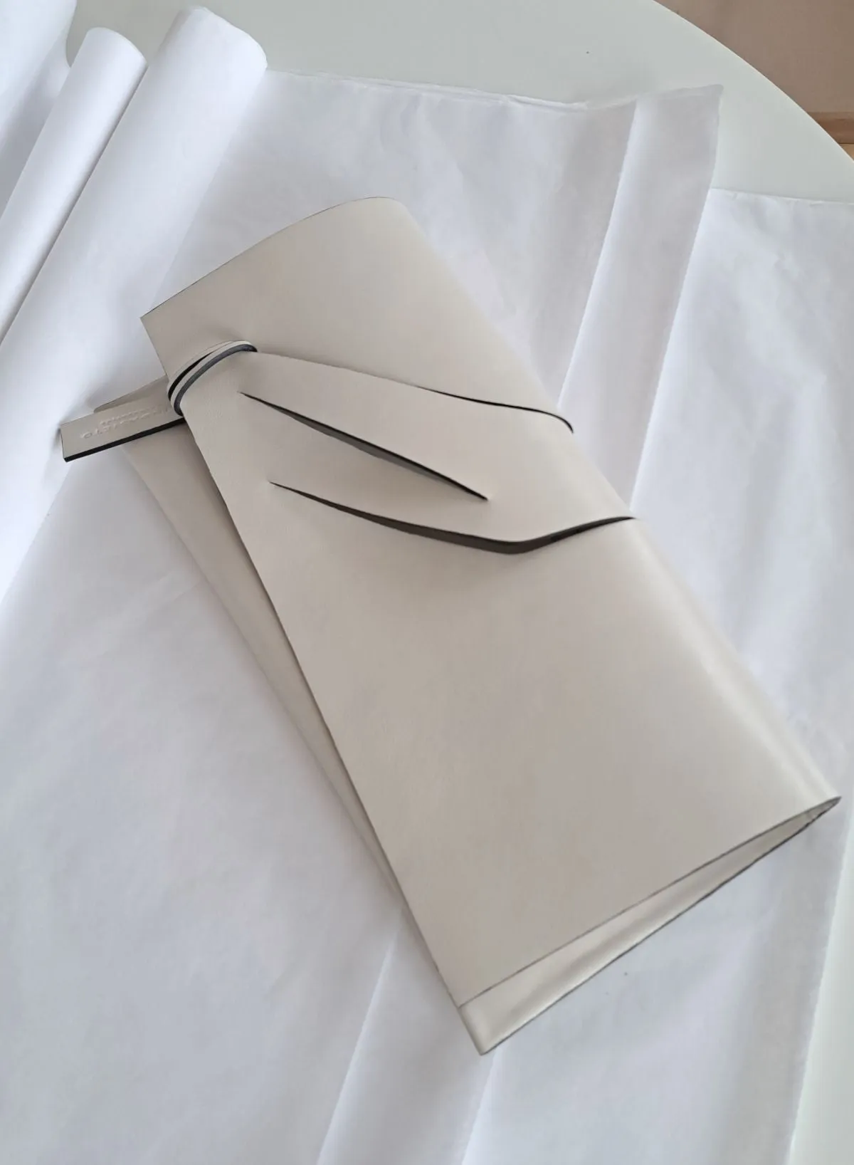 Diagonal Slashed Clutch Borítéktáska - Size   Colour Options