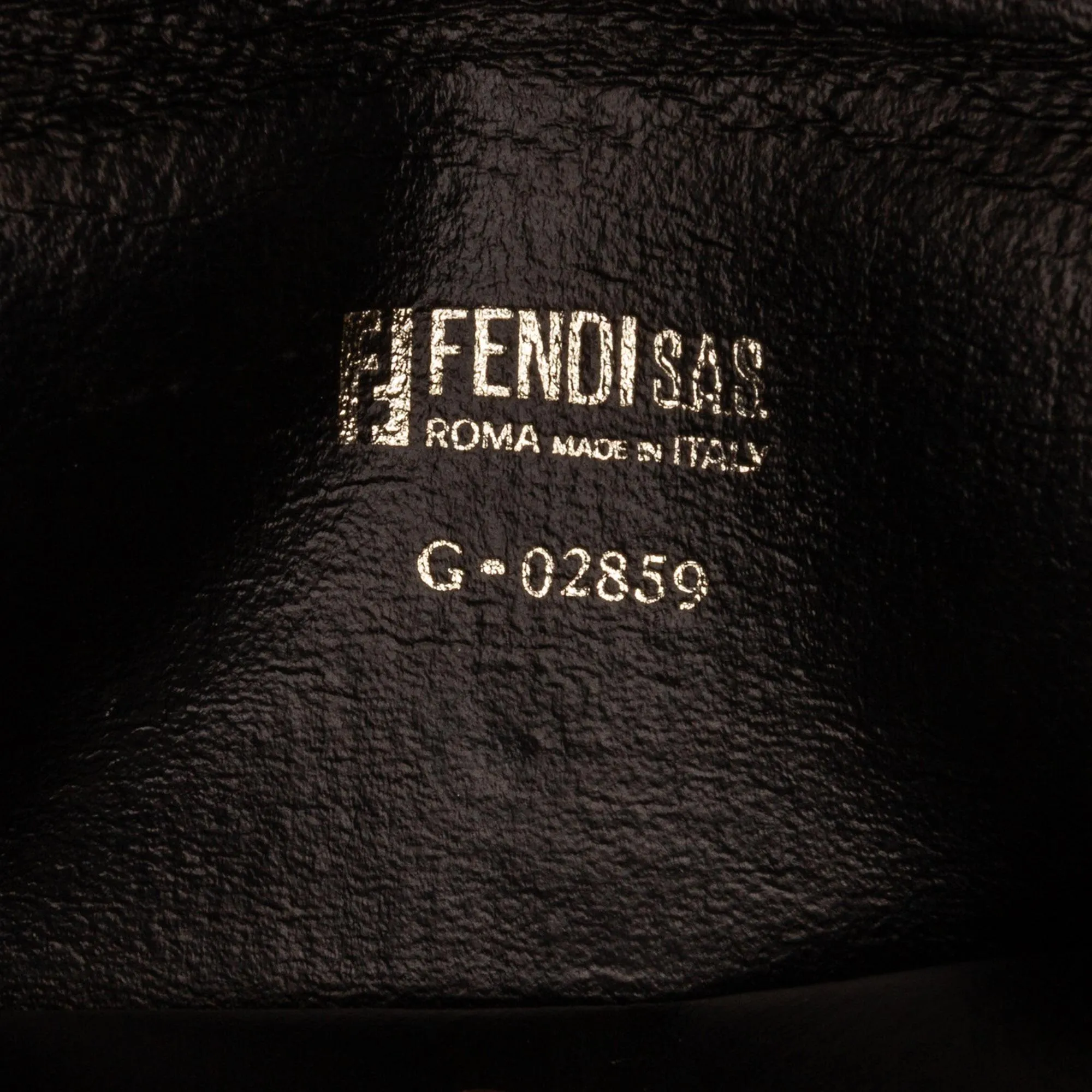 Fendi Striped Canvas Clutch (SHG-LK4Iq8)