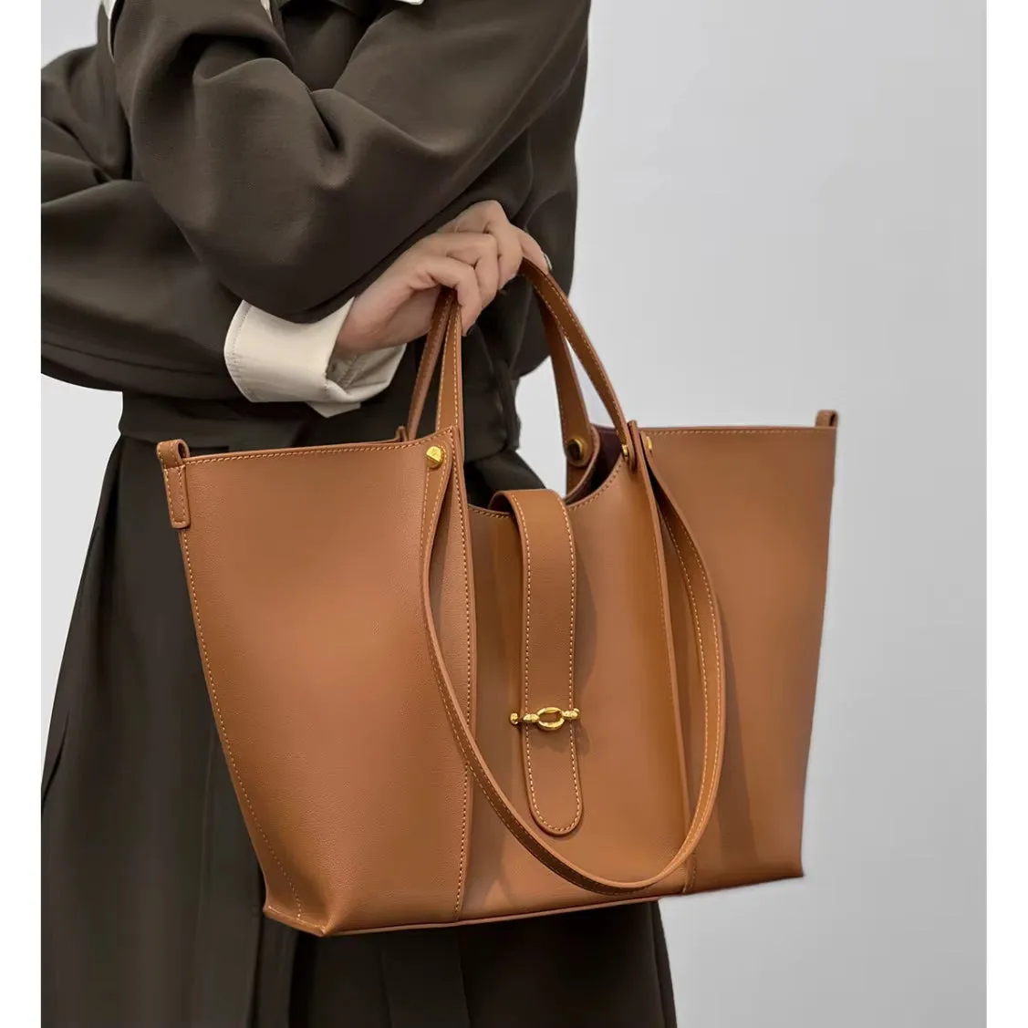 Premium Designed Large Capacity Tote Bags Women Split Leather Shoulder Crossbody Bag Metal Decoration