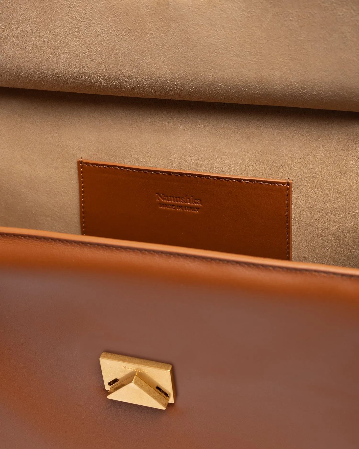 The SANDI Lock - Top Handle Bag - Tan